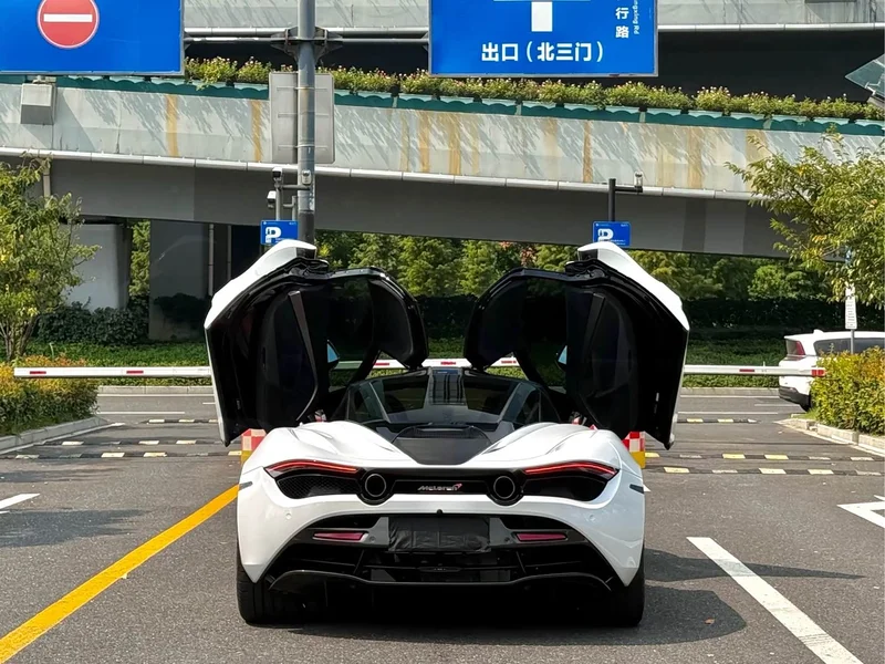 McLaren 720S — фото 8
