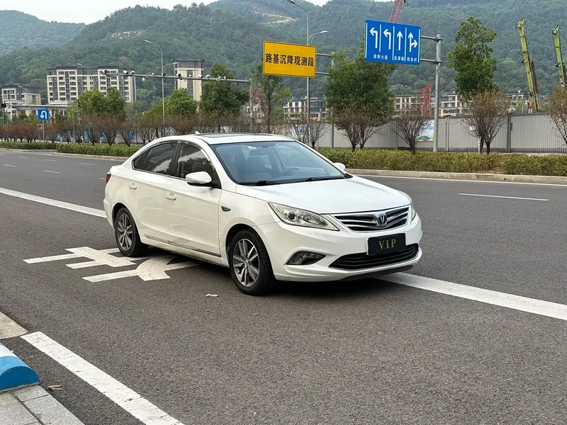 Changan Eado — фото 1