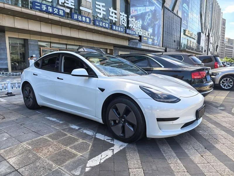 Tesla Model 3 — фото 3