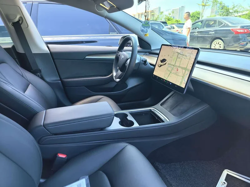 Tesla Model 3 — фото 4