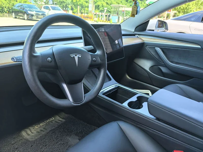 Tesla Model 3 — фото 8