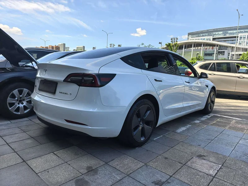 Tesla Model 3 — фото 9