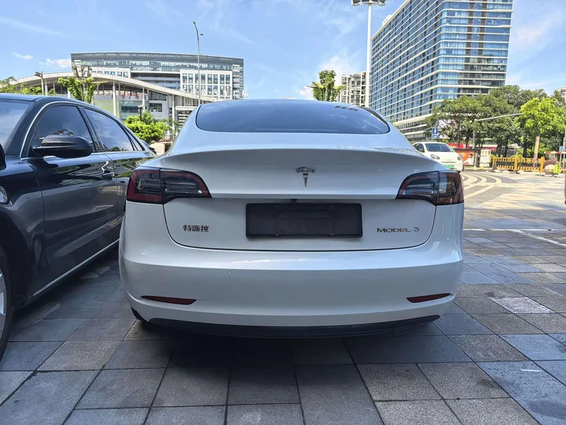 Tesla Model 3 — фото 10