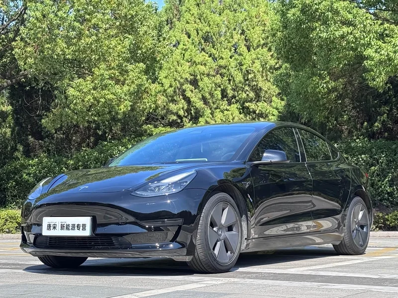 Tesla Model 3 — фото 1