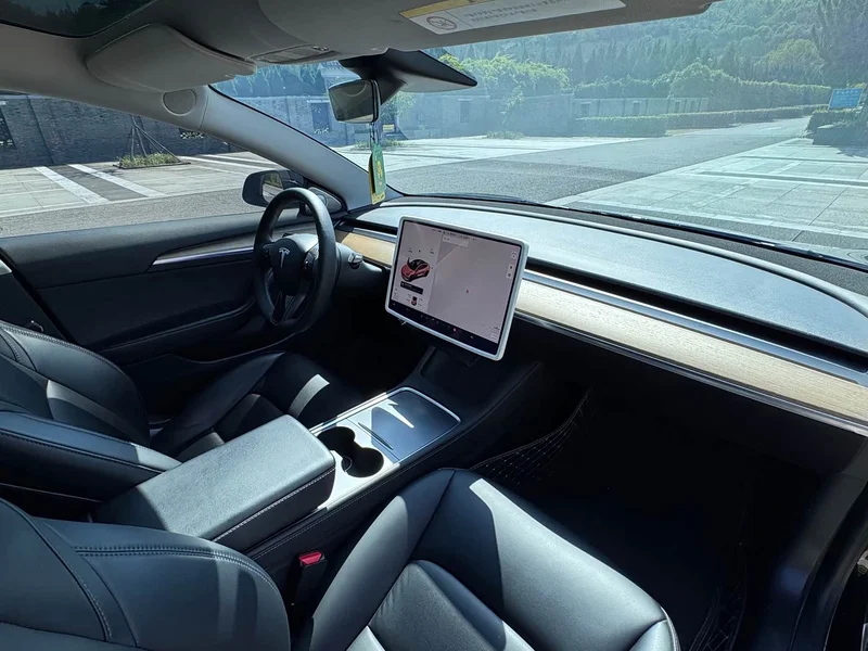 Tesla Model 3 — фото 11