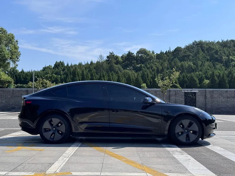 Tesla Model 3 — фото 4