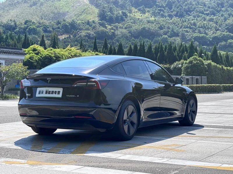 Tesla Model 3 — фото 5