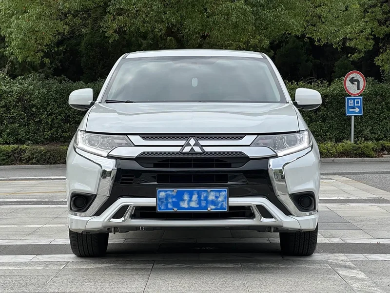 Mitsubishi Outlander — фото 2