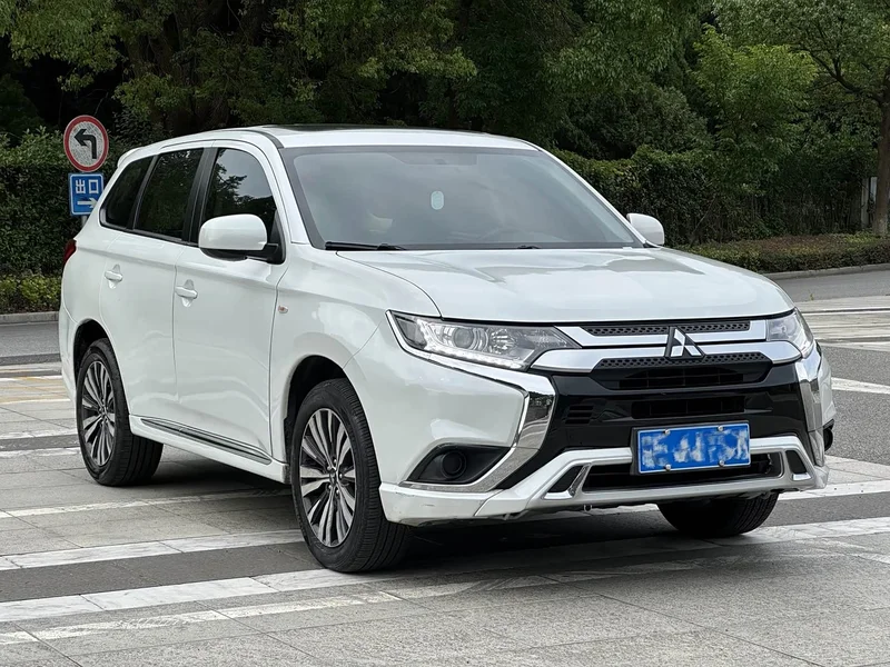 Mitsubishi Outlander — фото 3