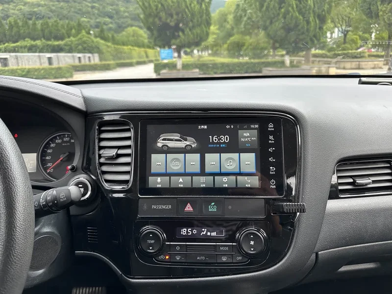 Mitsubishi Outlander — фото 10