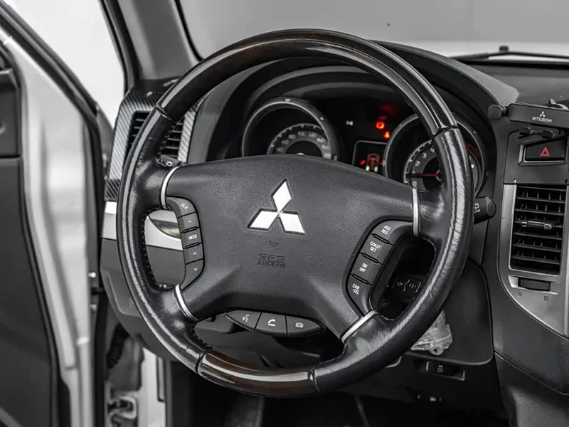 Mitsubishi Pajero (Imported) — фото 26