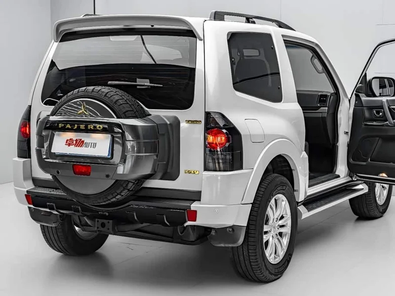 Mitsubishi Pajero (Imported) — фото 37