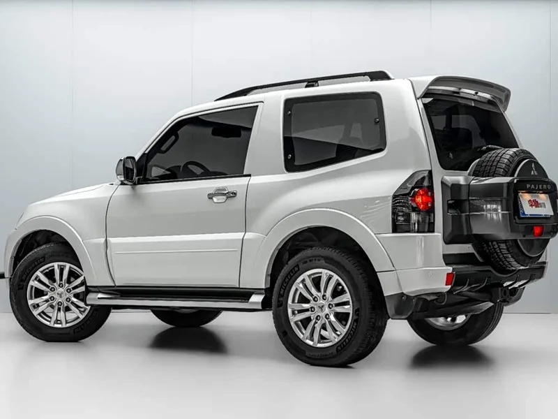Mitsubishi Pajero (Imported) — фото 5