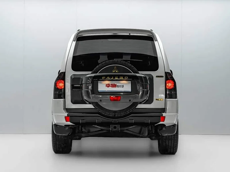 Mitsubishi Pajero (Imported) — фото 6