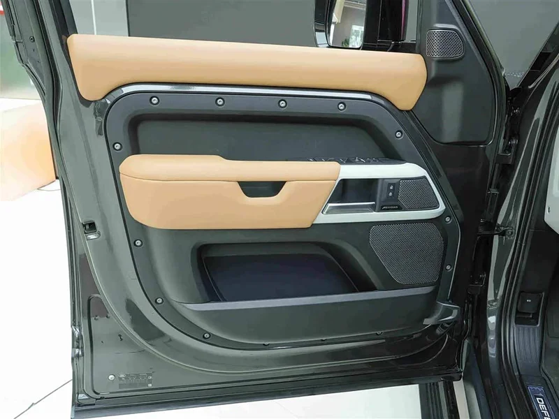 Land Rover Defender — фото 14