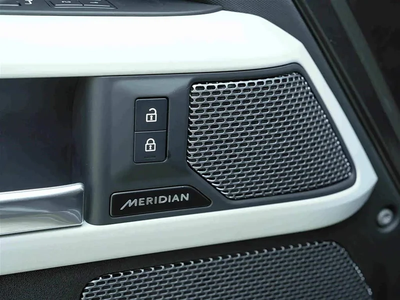 Land Rover Defender — фото 15