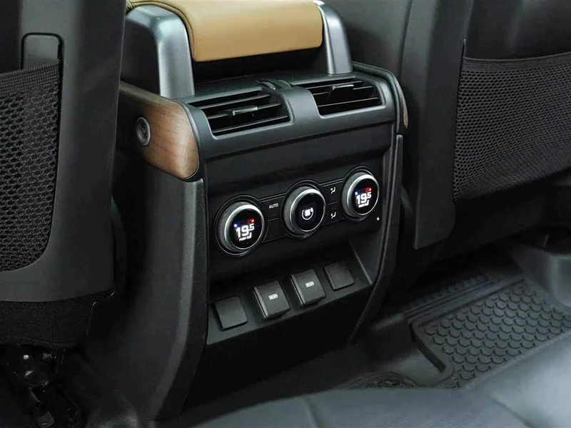 Land Rover Defender — фото 17