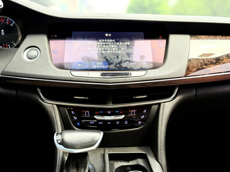 Cadillac CT6 — фото 12