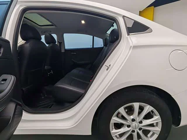 Roewe i5 — фото 10
