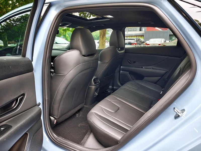 Hyundai Elantra — фото 27