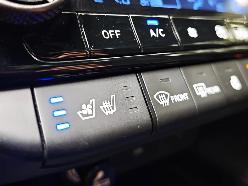 Hyundai Elantra — фото 30