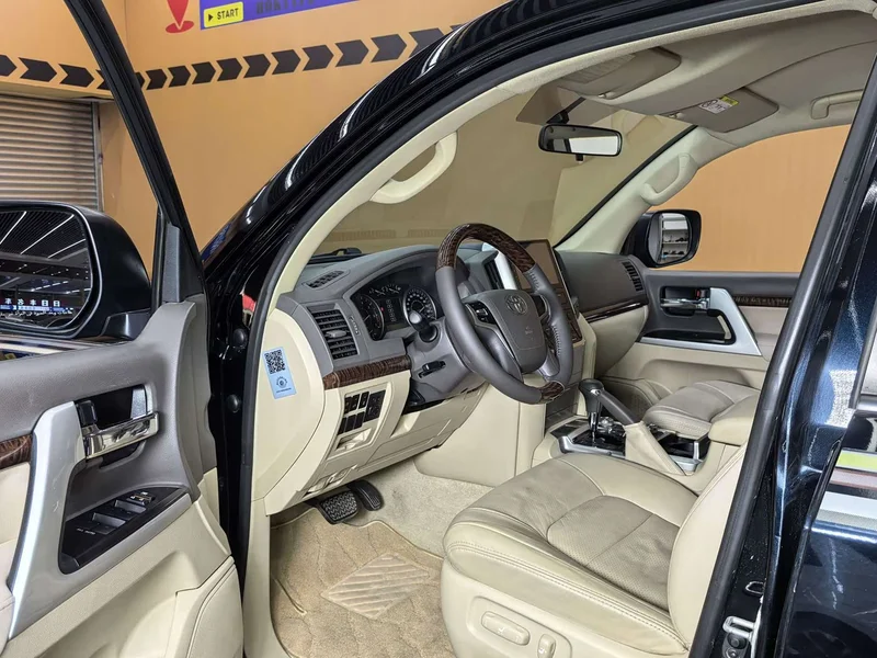 Toyota Land Cruiser (Imported) — фото 12