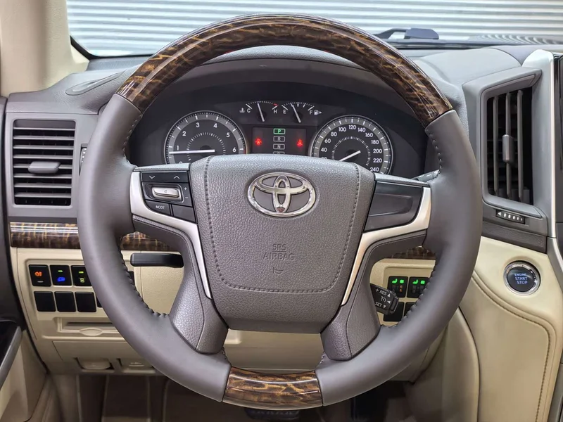 Toyota Land Cruiser (Imported) — фото 22
