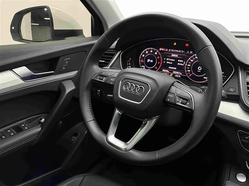 Audi Q5L — фото 10