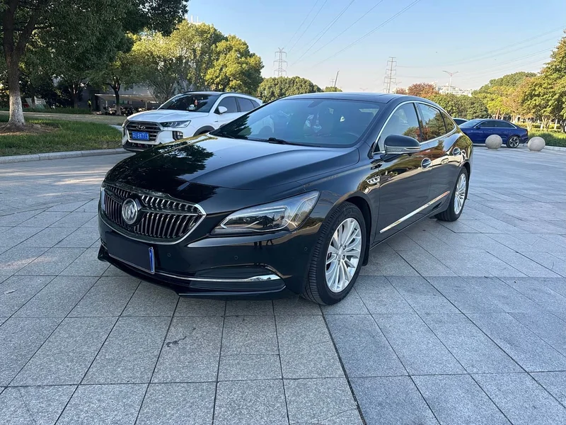 Buick LaCrosse — фото 1
