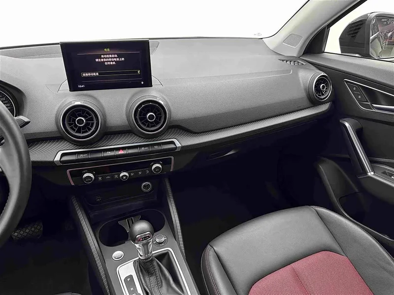 Audi Q2L — фото 15
