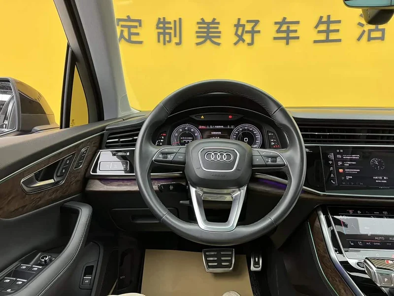 Audi Q7 — фото 32