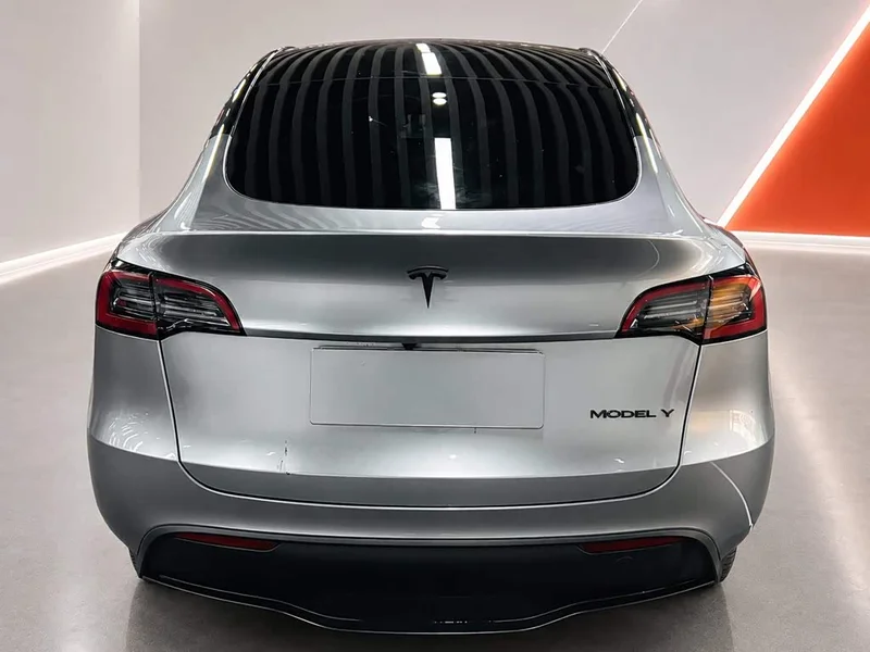 Tesla Model Y — фото 5