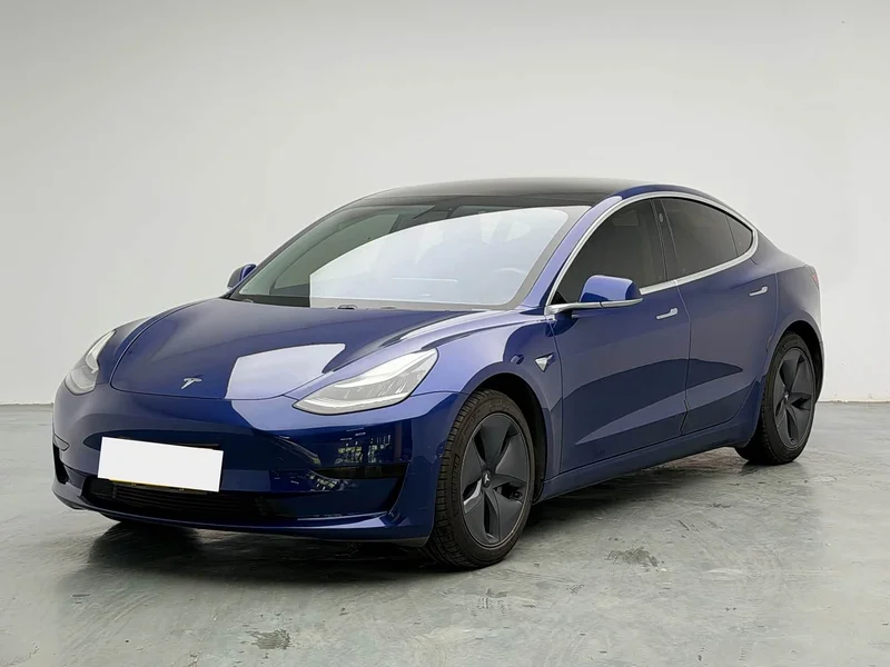 Tesla Model 3 — фото 1