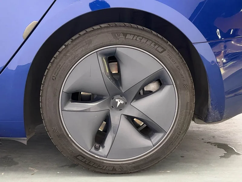 Tesla Model 3 — фото 13