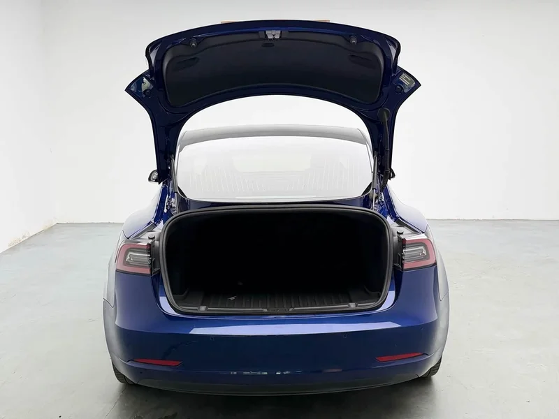 Tesla Model 3 — фото 14