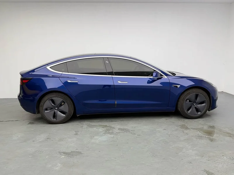 Tesla Model 3 — фото 18