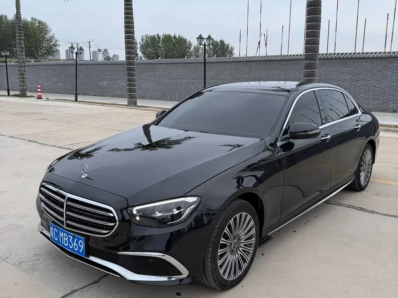 Mercedes-Benz E-Class — фото 1