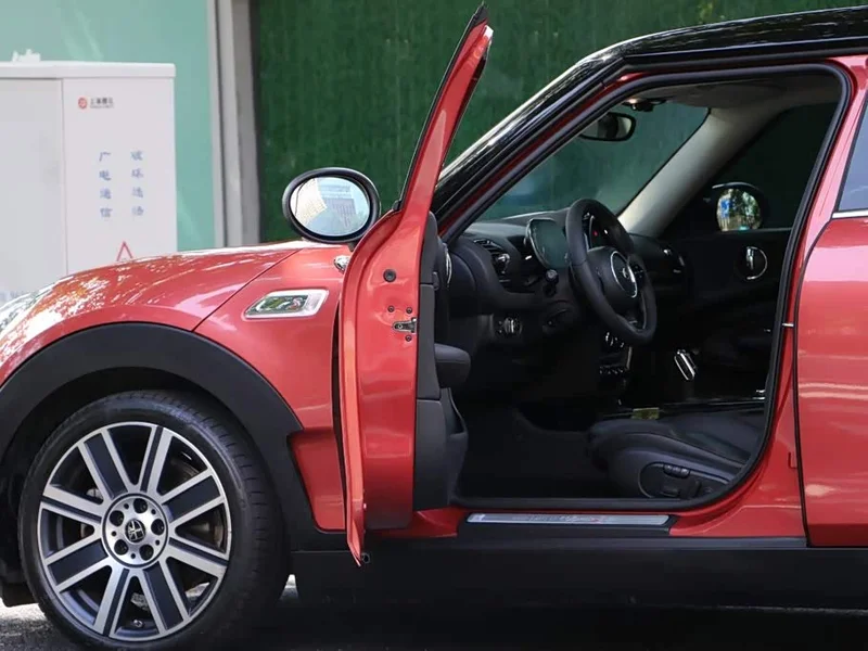 MINI CLUBMAN — фото 13
