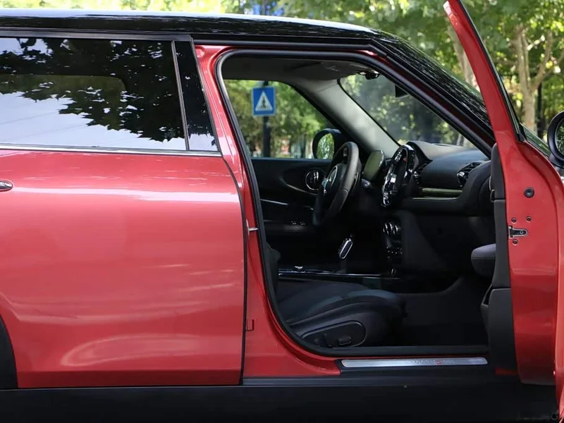 MINI CLUBMAN — фото 19