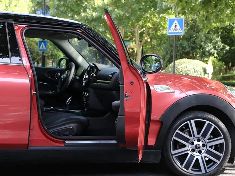 MINI CLUBMAN — фото 20