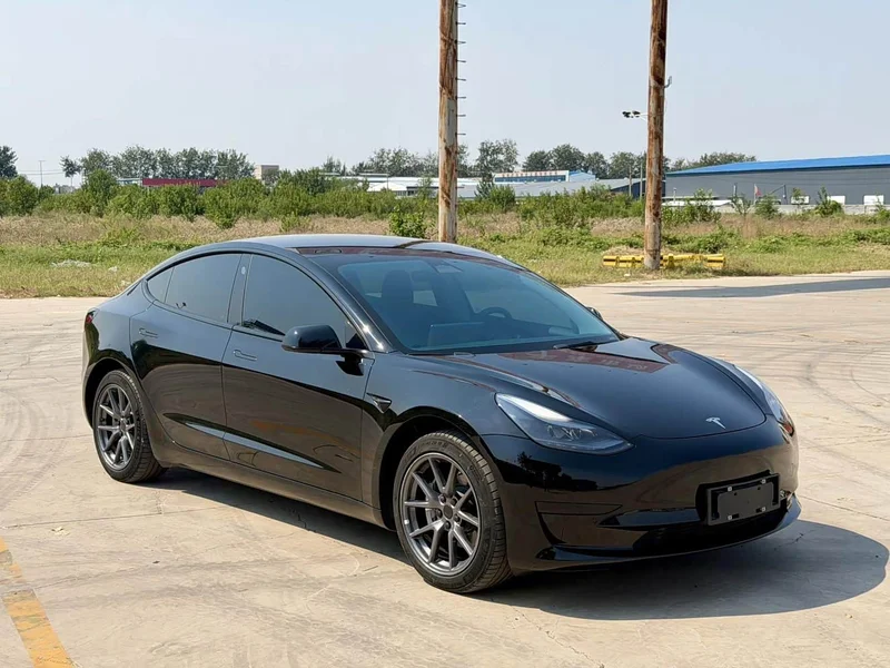 Tesla Model 3 — фото 3