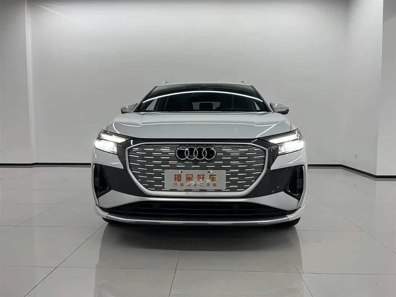 Audi Q4 e-tron — фото 2