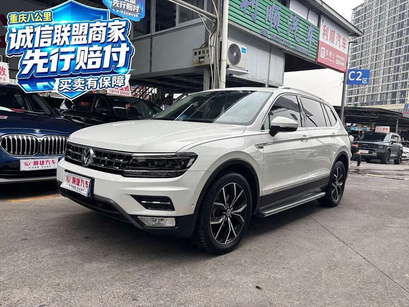 Volkswagen Tiguan L — фото 1