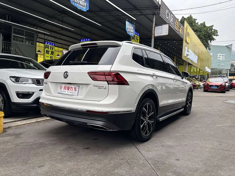 Volkswagen Tiguan L — фото 11