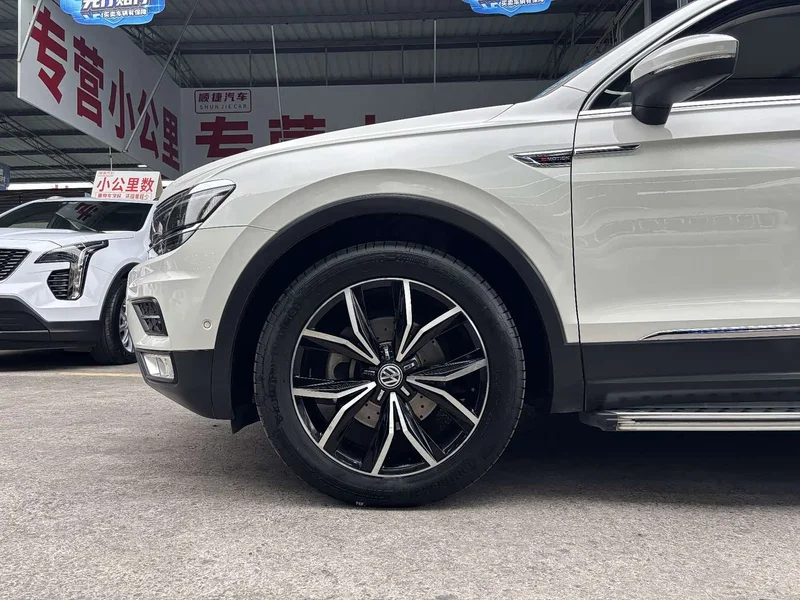 Volkswagen Tiguan L — фото 12