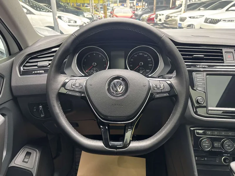 Volkswagen Tiguan L — фото 14