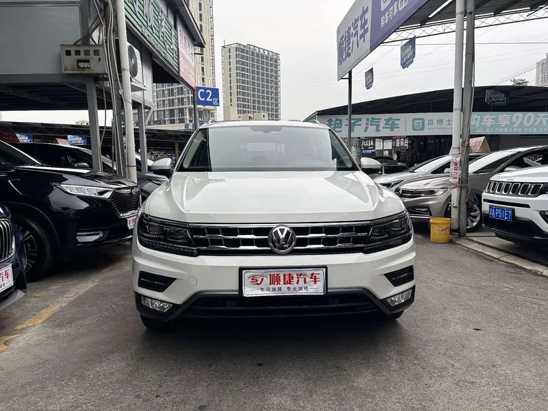 Volkswagen Tiguan L — фото 2