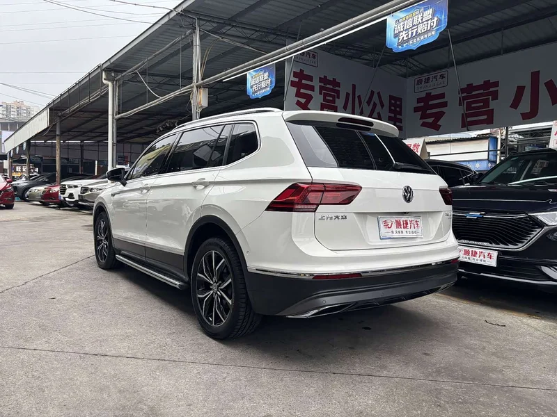 Volkswagen Tiguan L — фото 9