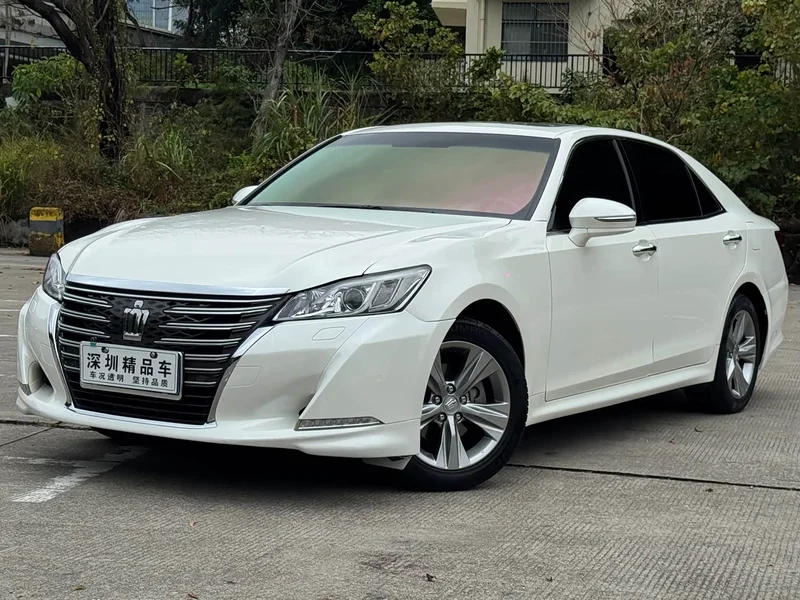 Toyota Crown — фото 1