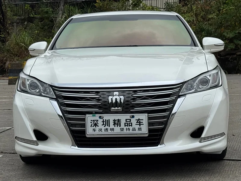 Toyota Crown — фото 2